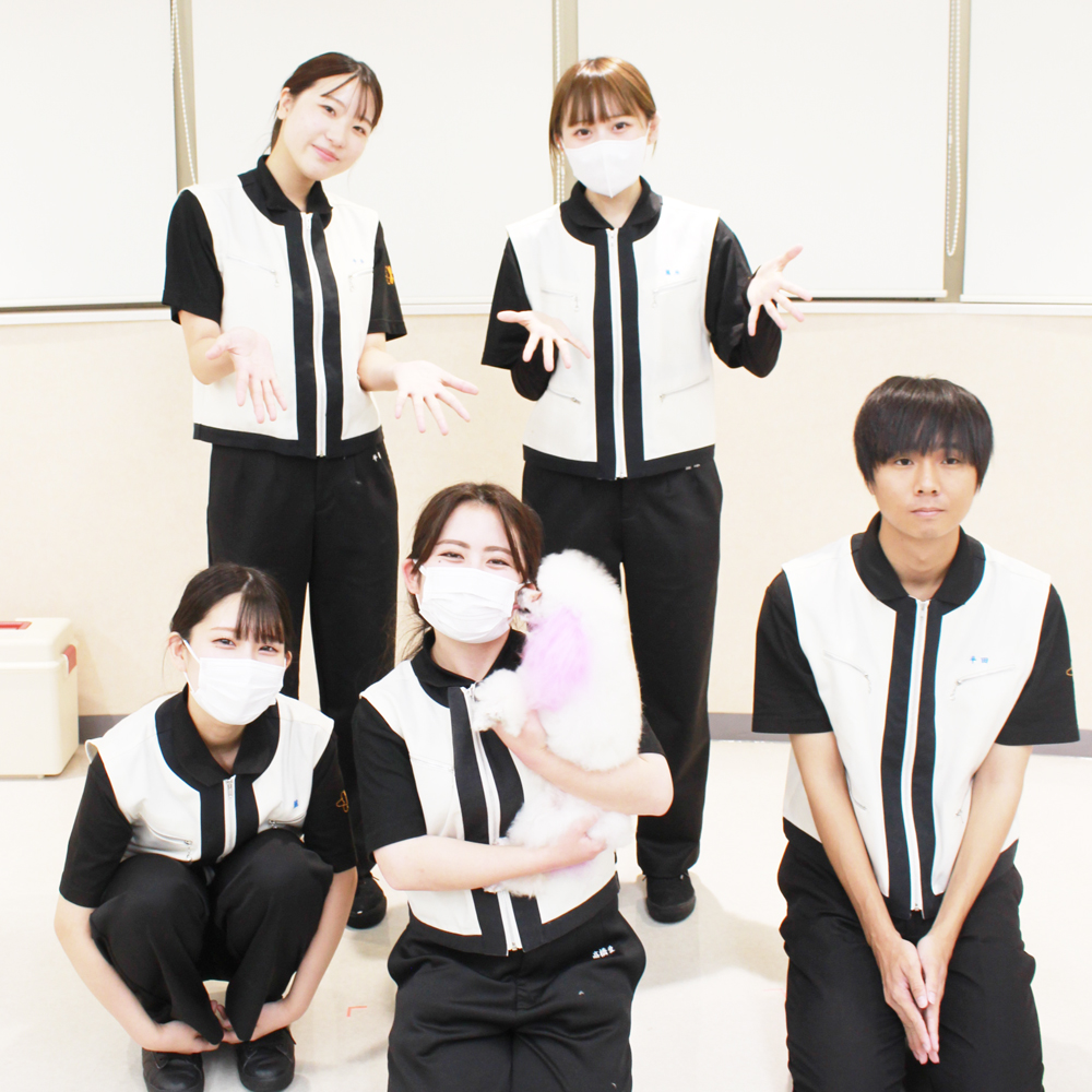 ２年生Bクラスのカラ－リング実習♪